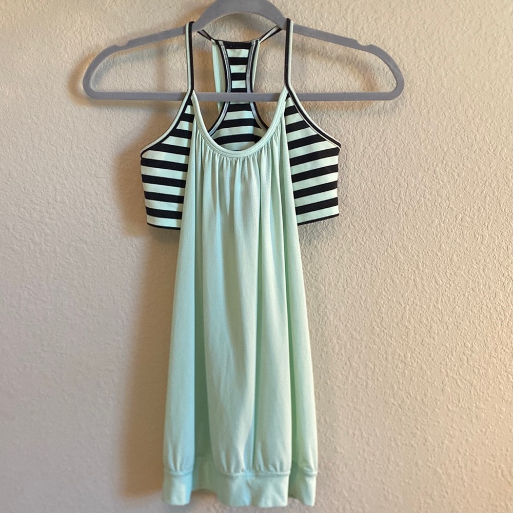 lululemon workout too with built in sports bra